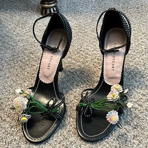 Never worn beautiful, flowery shoes!